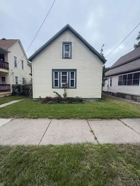 925 Davis Ave NW, Grand Rapids, MI 49504