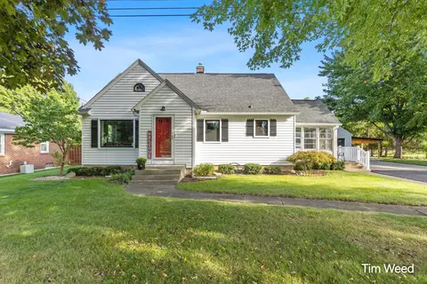 2241 52nd St SE, Kentwood, MI 49508