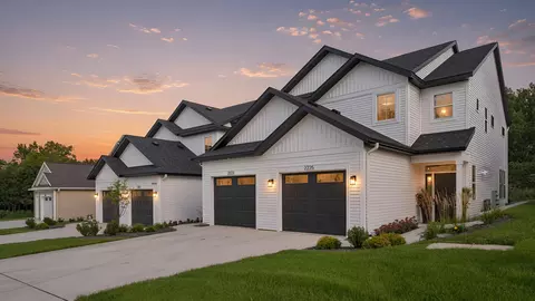 2225 Watertown Way NE, Grand Rapids, MI 49505