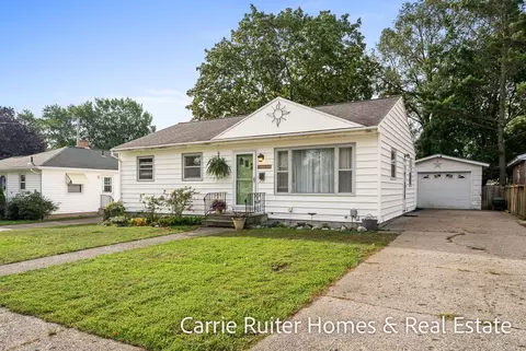 306 Orchard Ave, Grand Haven, MI 49417