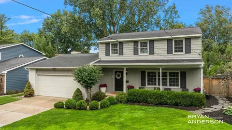 1716 Whitfield Rd SE, Grand Rapids, MI 49506