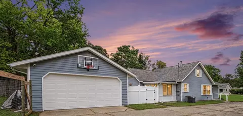533 W Cherry St, Wayland, MI 49348