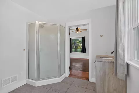 Bath - 211 Orange St, Jackson, MI 49202 photo 1 of 4