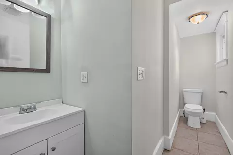 Bath - 211 Orange St, Jackson, MI 49202 photo 2 of 4