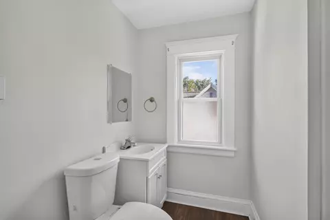 Bath - 211 Orange St, Jackson, MI 49202 photo 4 of 4