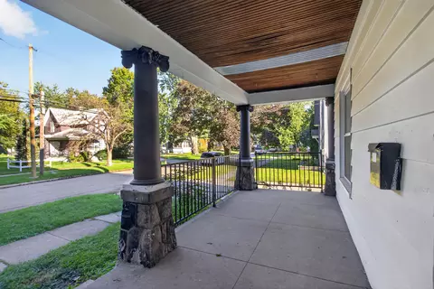 Exterior - 211 Orange St, Jackson, MI 49202 photo 4 of 6