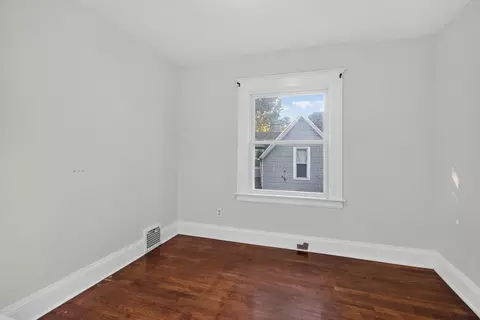 Bedroom - 211 Orange St, Jackson, MI 49202 photo 6 of 9