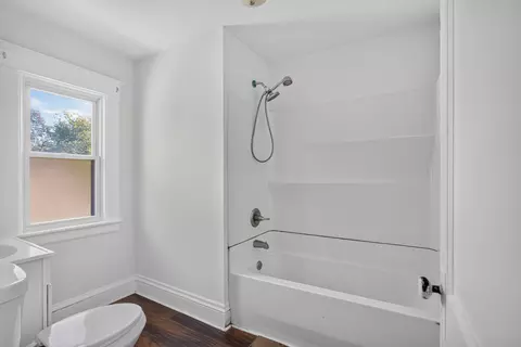 Bath - 211 Orange St, Jackson, MI 49202 photo 3 of 4