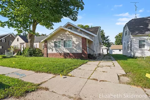 1037 Burton St SE, Grand Rapids, MI 49507