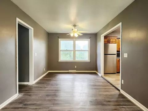 Living - 2559 Dorvin Dr, Jackson, MI 49201 photo 2 of 4