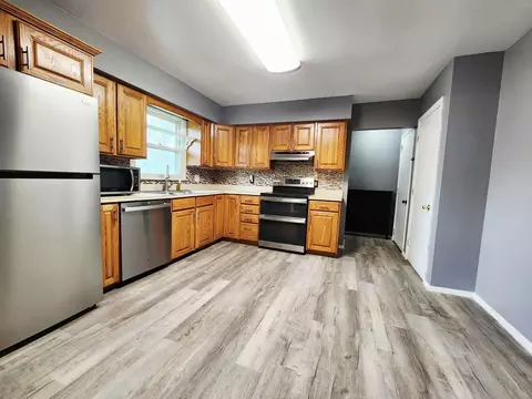 Kitchen - 2559 Dorvin Dr, Jackson, MI 49201 photo 1 of 1