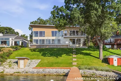 602 Lawn Ave, Holland, MI 49424