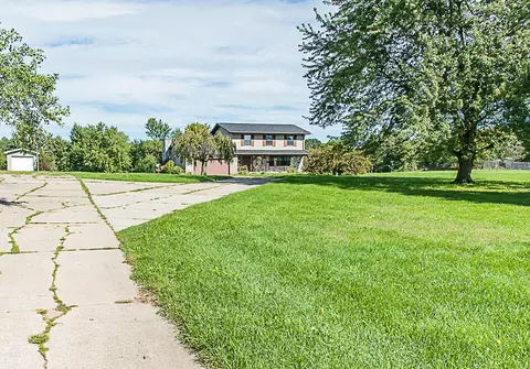 2240 E Hickory Rd, Battle Creek, MI 49017