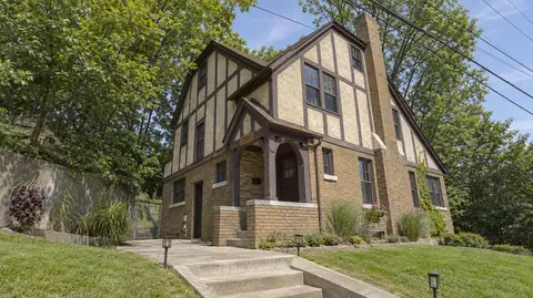 1327 Bridge St NW, Grand Rapids, MI 49504