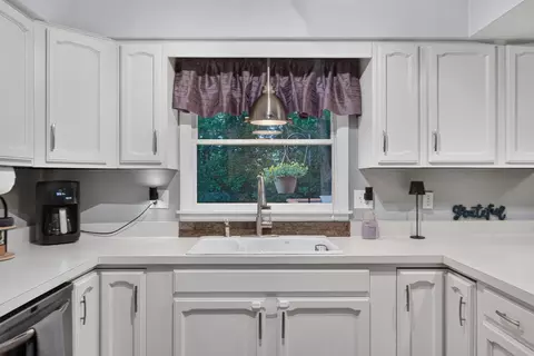 Kitchen - 2543 Tricia Dr, Jackson, MI 49201 photo 4 of 7