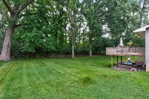 Exterior - 2543 Tricia Dr, Jackson, MI 49201 photo 11 of 13