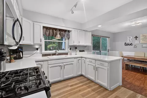 Kitchen - 2543 Tricia Dr, Jackson, MI 49201 photo 6 of 7