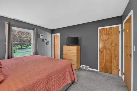 Bedroom - 2543 Tricia Dr, Jackson, MI 49201 photo 2 of 5
