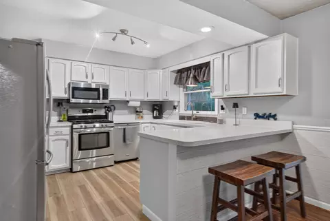 Kitchen - 2543 Tricia Dr, Jackson, MI 49201 photo 2 of 7