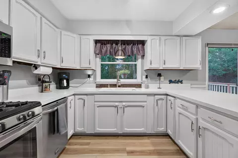 Kitchen - 2543 Tricia Dr, Jackson, MI 49201 photo 3 of 7