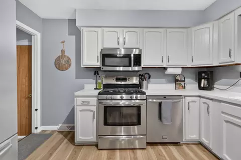 Kitchen - 2543 Tricia Dr, Jackson, MI 49201 photo 5 of 7