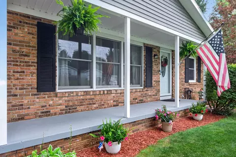 Exterior - 2543 Tricia Dr, Jackson, MI 49201 photo 2 of 13