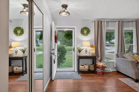Entry Way - 2543 Tricia Dr, Jackson, MI 49201 photo 1 of 1
