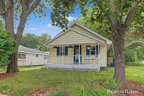 5055 Haughey Ave SW, Wyoming, MI 49548
