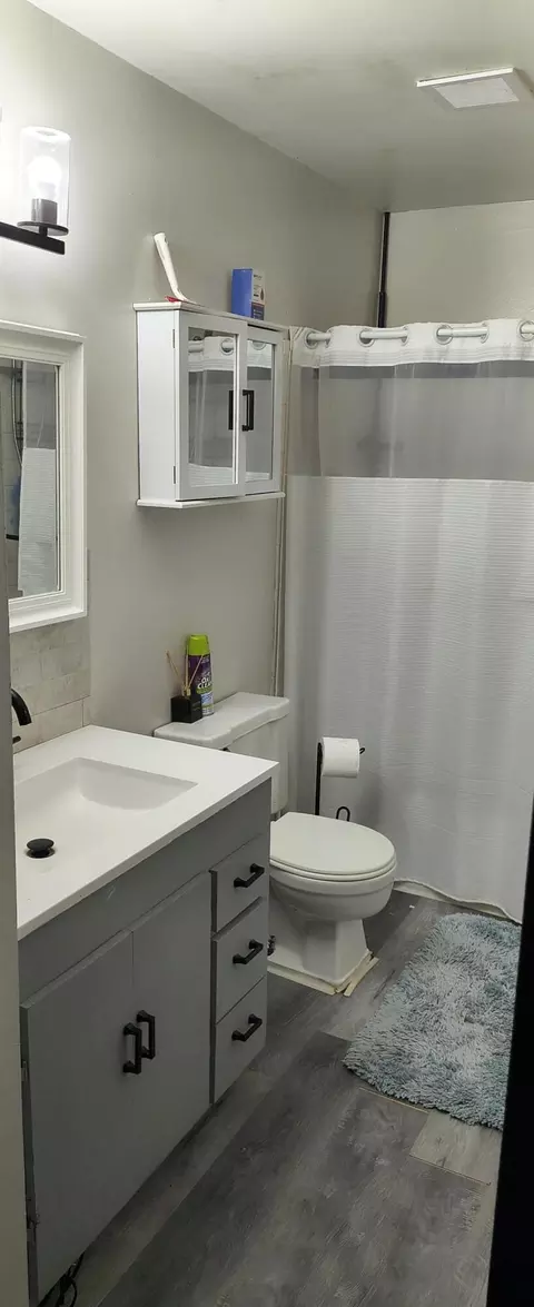 Bath - 15212 Orchard Ct, Romulus, MI 48174 photo 2 of 3
