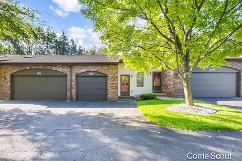 3238 Arrowhead Arms Ct SW, Grandville, MI 49418