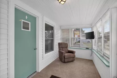 Exterior - 1113 Hamilton St, Jackson, MI 49202 photo 7 of 11