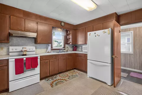 Kitchen - 1113 Hamilton St, Jackson, MI 49202 photo 1 of 2