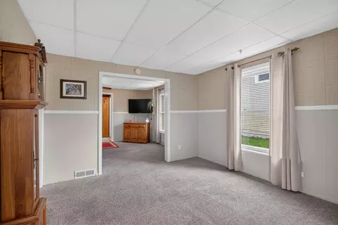 Living - 1113 Hamilton St, Jackson, MI 49202 photo 1 of 5