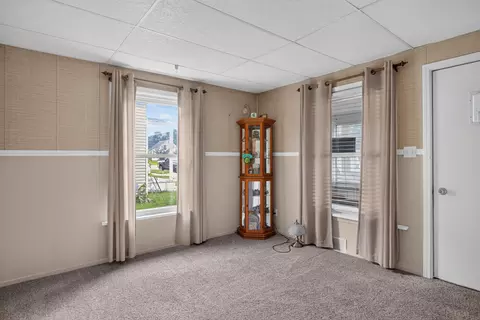 Living - 1113 Hamilton St, Jackson, MI 49202 photo 3 of 5