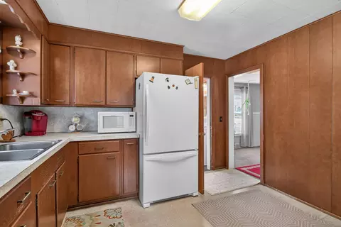 Kitchen - 1113 Hamilton St, Jackson, MI 49202 photo 2 of 2