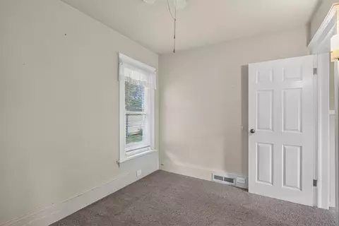 Bedroom - 1113 Hamilton St, Jackson, MI 49202 photo 2 of 9