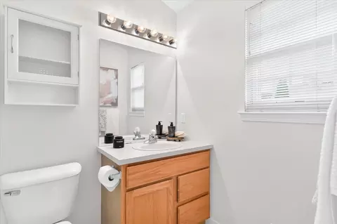 Bath - 2730 Silver Spring Dr, Ann Arbor, MI 48103 photo 2 of 5
