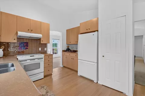 Kitchen - 2730 Silver Spring Dr, Ann Arbor, MI 48103 photo 4 of 5