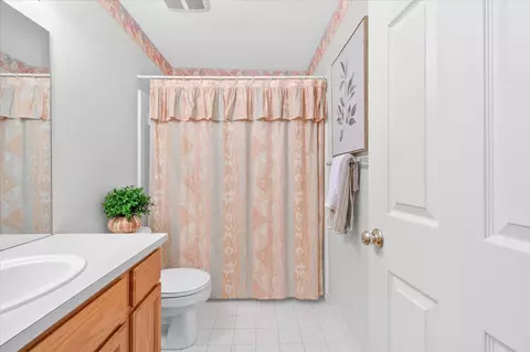 Bath - 2730 Silver Spring Dr, Ann Arbor, MI 48103 photo 4 of 5