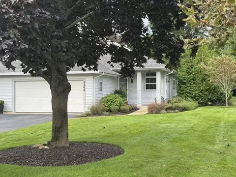 3368 Clearbrook Grn # 7, Saugatuck, MI 49453