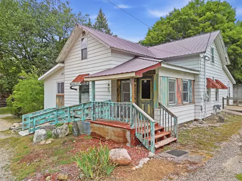 Exterior - 416 W Main St, Stanton, MI 48888 photo 4 of 11