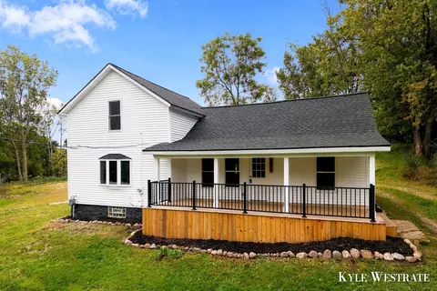 3820 11 Mile Rd NE, Rockford, MI 49341