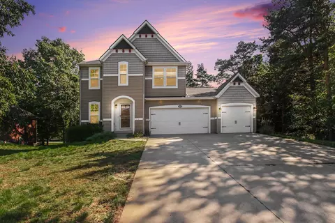 809 Ashlee Dr, Norton Shores, MI 49441