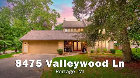 8475 Valleywood Ln, Portage, MI 49024