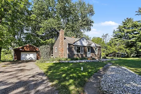 15886 Kellogg School Rd, Hickory Corners, MI 49060