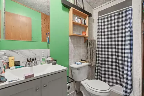 Bath - 4391 Devonshire Ct, Jackson, MI 49201 photo 3 of 3