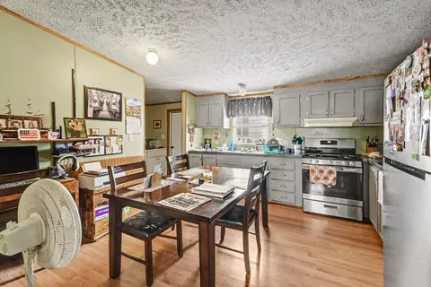 Kitchen - 4391 Devonshire Ct, Jackson, MI 49201 photo 1 of 1