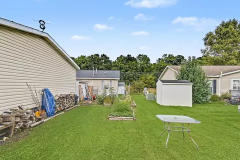 Exterior - 4391 Devonshire Ct, Jackson, MI 49201 photo 4 of 4