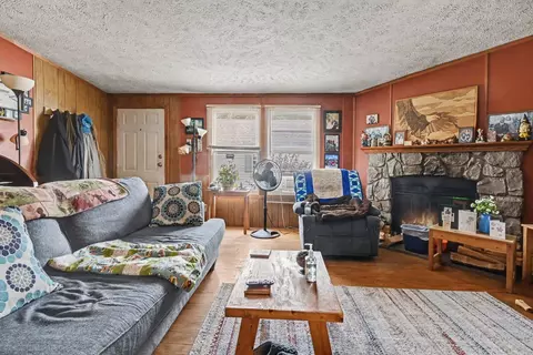 Living - 4391 Devonshire Ct, Jackson, MI 49201 photo 1 of 3