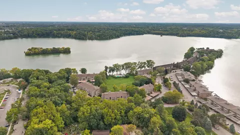 1660 Cliffs Lndg #102, Ypsilanti, MI 48198